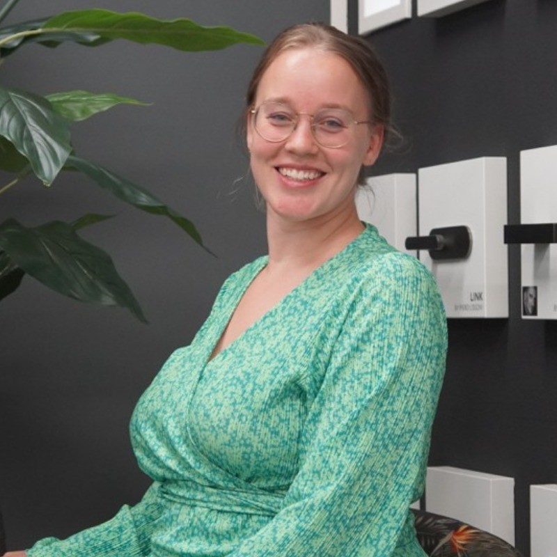 Brenda de Wagt van Online Deurbeslagshop