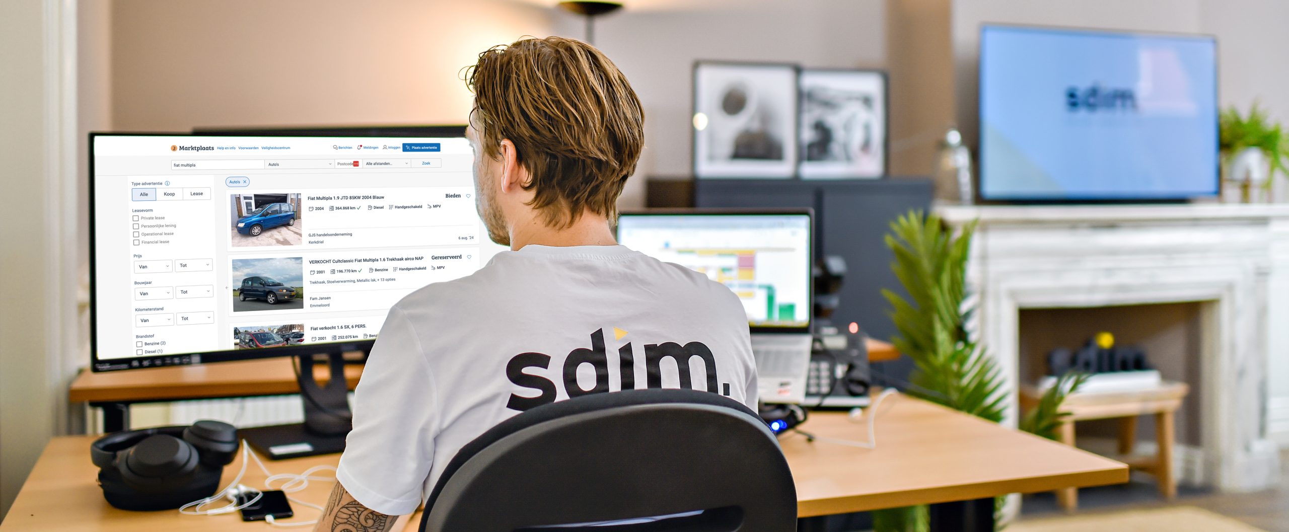 Collega Jorn kijkt op Marktplaats