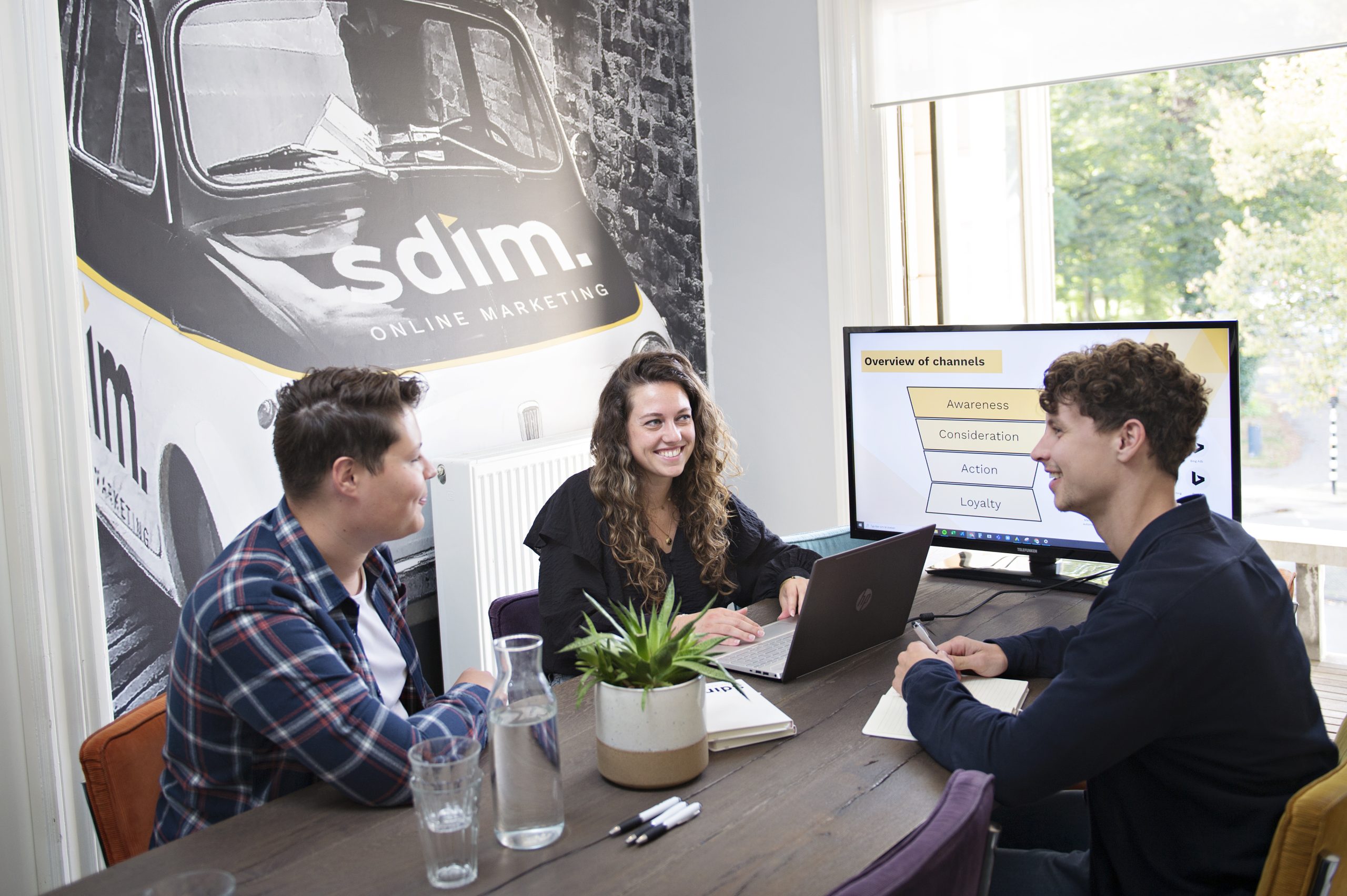 SDIM collega's Mike, Chloe en Bart