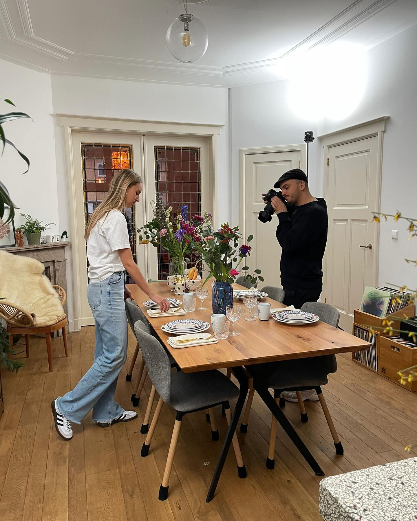 SDIM collega Noa tijdens fotoshoot