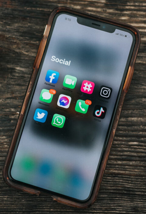 Social media icons op smartphone